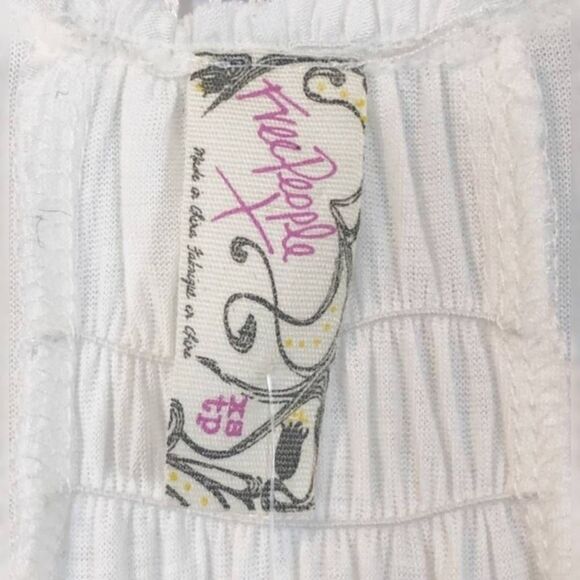 Free People Abigail Tee White Lace Embroidered V-Neck Boho Top - Size XS - Picture 6 of 7